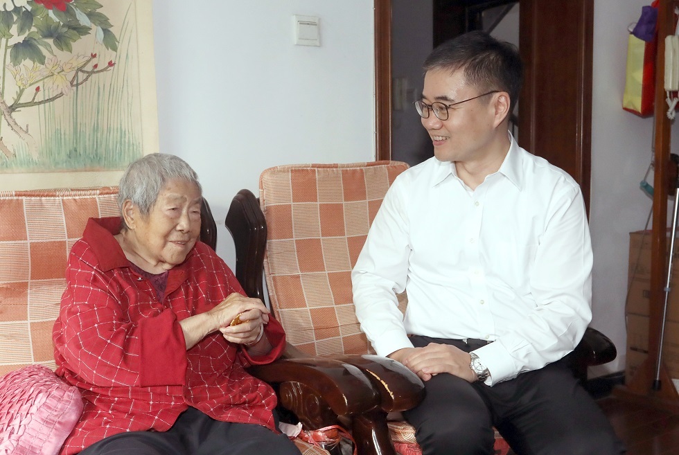 朱可炳看望慰問安文勛